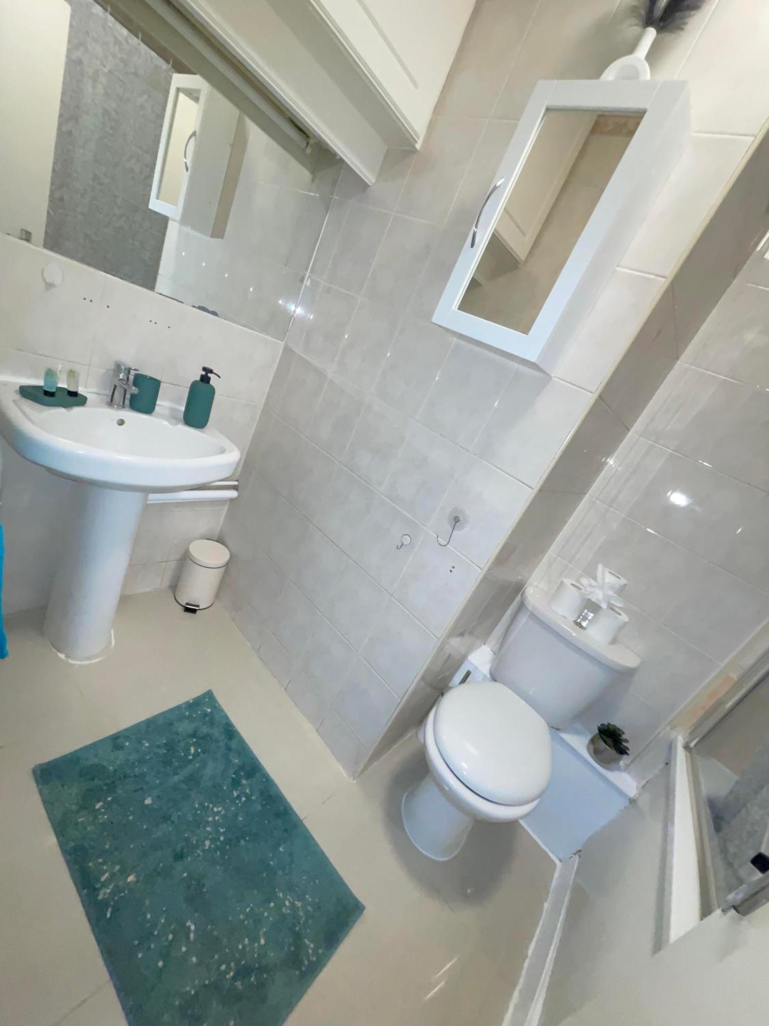 Cosy Private Two Bedroom Apartament In Kensinghton Can Fit Up To 8 Guests London Bagian luar foto